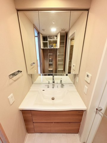 エヌヴィ御影ガーデンズの独立洗面台