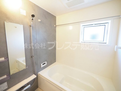 【浴室】 | 奈良市敷島町１丁目の新築一戸建 全２区画 | 現地写真（１号地浴室完成イメージ／浴室暖房乾燥機を標準装備！