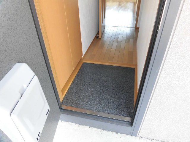 レトアコトブキEの玄関