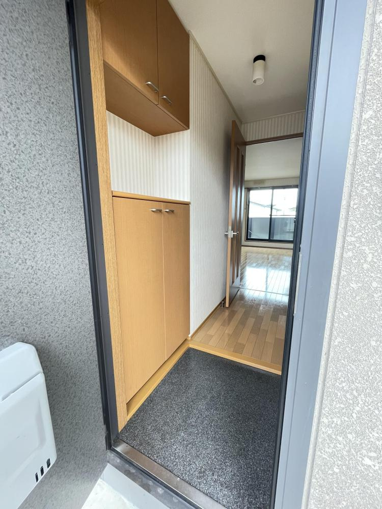レトアコトブキEの玄関