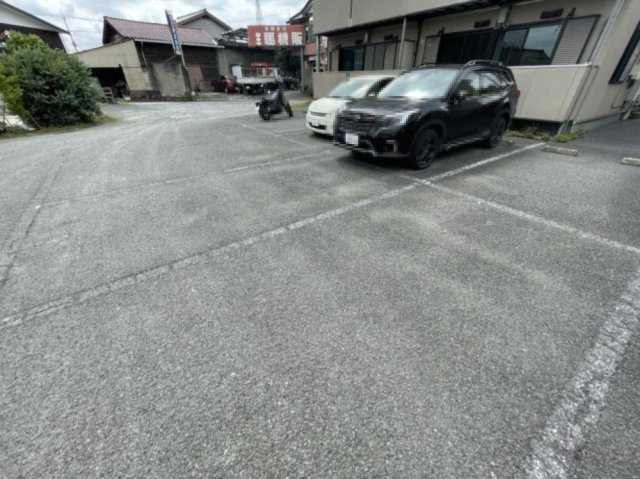 レトアコトブキEの駐車場