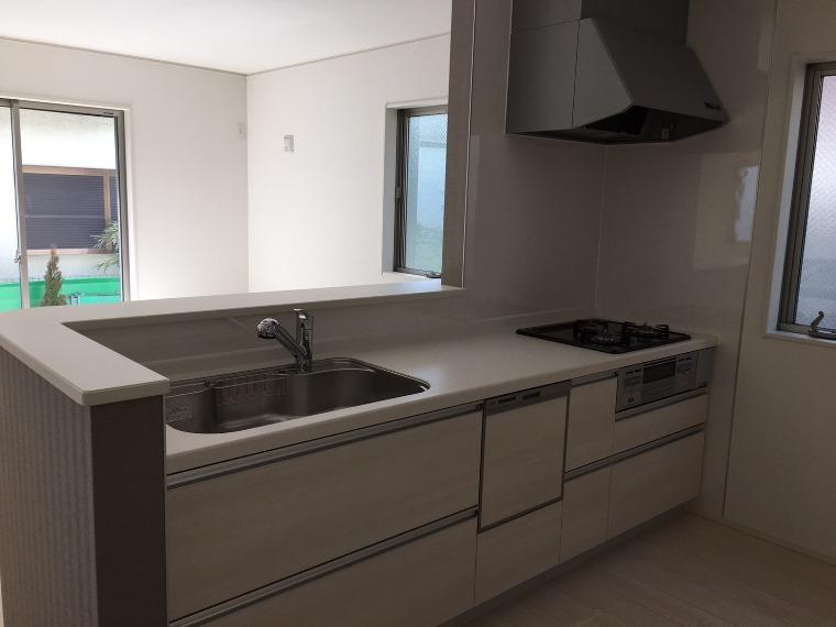 鈴木町戸建のキッチン