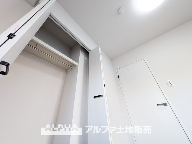 ドラゴンマンション立川壱番館の収納|【Go filled with memories】
◆ありったけの◆住空間をよりよくするためには大切な収納スペース。時が経ち思い出がここに詰まっていく。