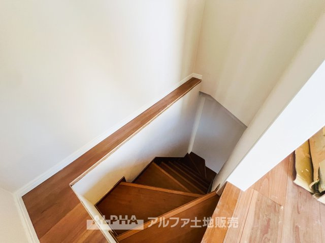 ドラゴンマンション立川壱番館のその他|【Warm Light】
◆ぬくもりに満ちた場所◆
差し込む陽だまりが、心の奥までやさしく照らす。過ごすほどに、この場所が帰りたくなる存在へと変わっていく。