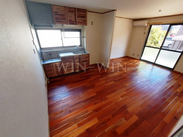 ユトリロ新栄 Bの居間・リビング