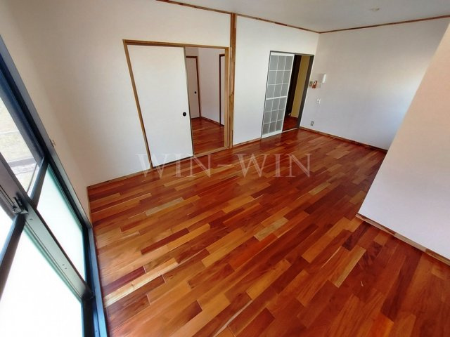 ユトリロ新栄 Bの居間・リビング