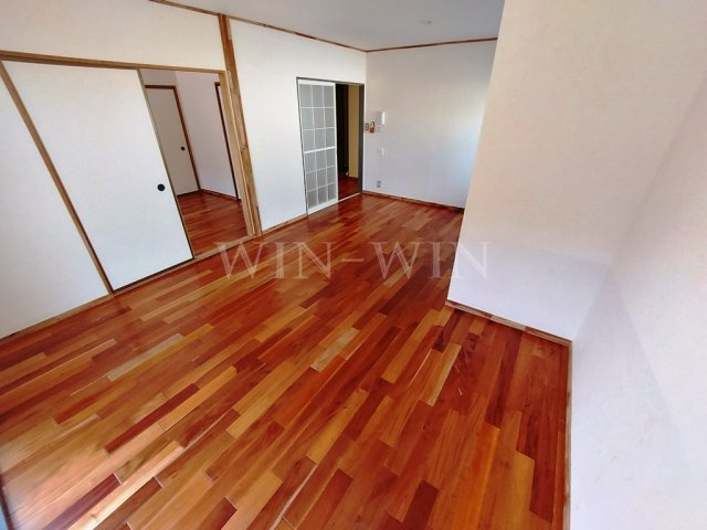 ユトリロ新栄 Bの居間・リビング