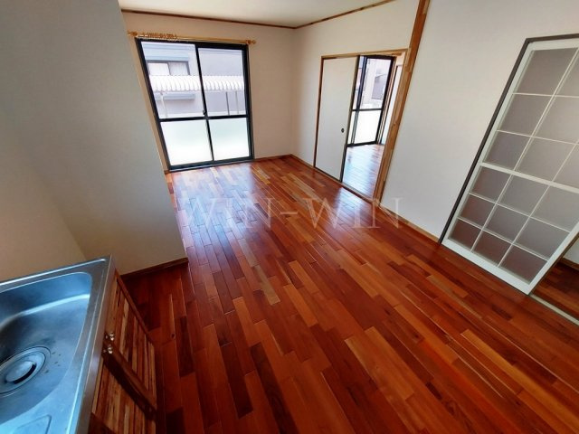 ユトリロ新栄 Bの居間・リビング