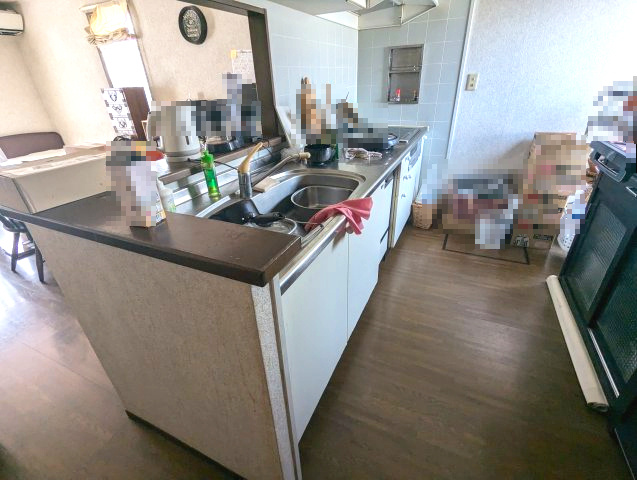 売中古戸建　沼津市五月町のキッチン|ゆったりとした造りで家事もストレスなく捗りそうです。