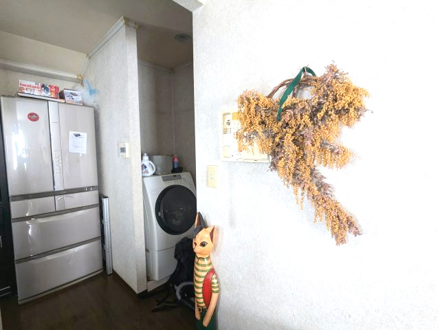 売中古戸建　沼津市五月町の内装|洗濯機を綺麗に収納できるスペースがあります。