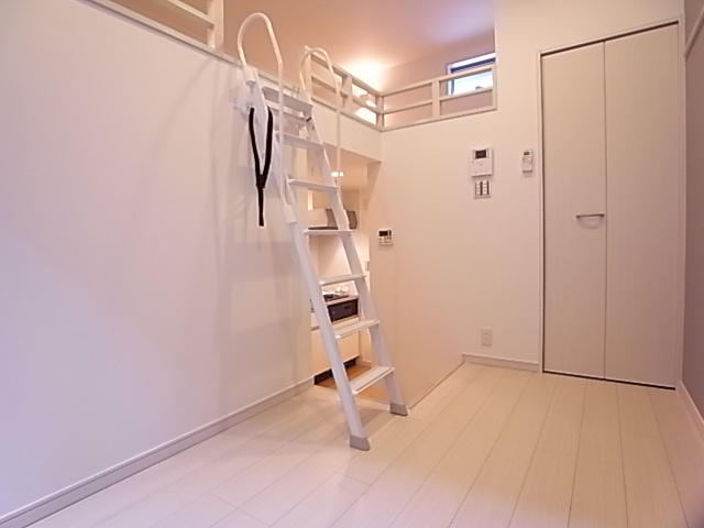 クレーアジュ山手の居間・リビング