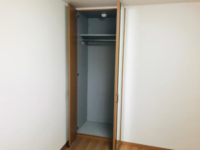 【収納】 | ロイヤルハイツ | クローゼット内部