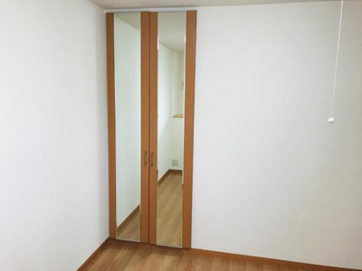 【洋室】 | ロイヤルハイツ | 洋室のクローゼット