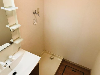 【洋室】 | ロイヤルハイツ | 室内の洗濯機置き場