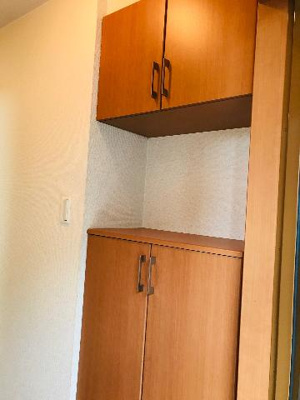 【玄関】 | ロイヤルハイツ | 上下格納できるシューズボックス