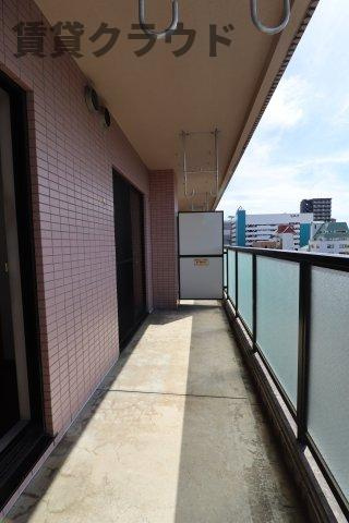 レジデンスJOKOのバルコニー|開放的で明るい空間を演出してくれるバルコニーです