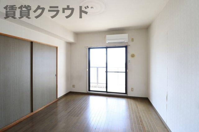 レジデンスJOKOの洋室|落ち着いた雰囲気の外観です