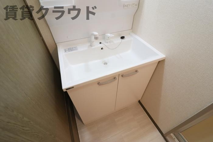 レジデンスJOKOの洗面所|朝の準備に活躍する、洗髪洗面化粧台！