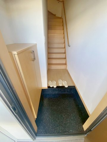 スターテラス宝塚の玄関|収納もある玄関です