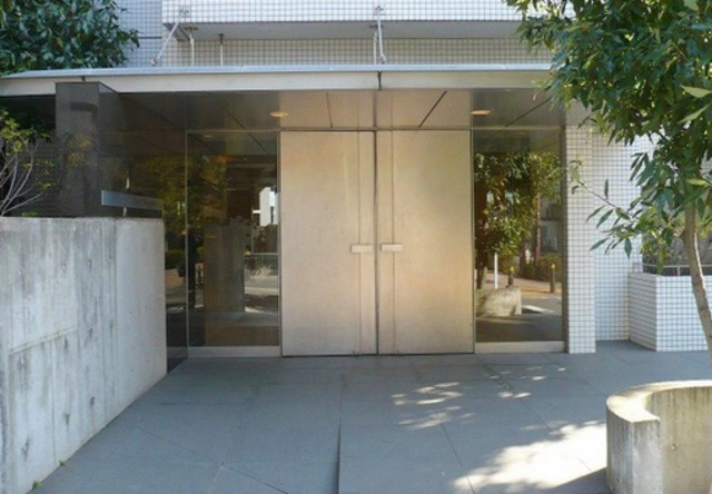 ヒューリック目黒三田のエントランス