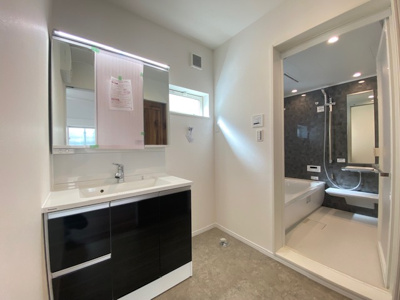 【完成予想図】 | 駒沢大学6区画 | アール天井の廊下で建物の印象を引き立たせております