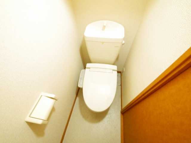 レオパレス八条Ⅱのトイレ|落ち着いたトイレです