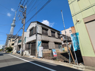 【外観】 | 墨田区横川１丁目の新築戸建 | 陽当たり良好、閑静な住宅地。夜はスカイツリーが綺麗です。