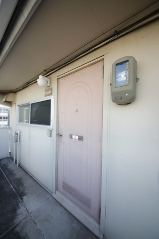 ドミール花園の玄関