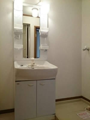 【洗面所】 | ビルゴ・レオーネＡ | スペースが確保できる洗面所です