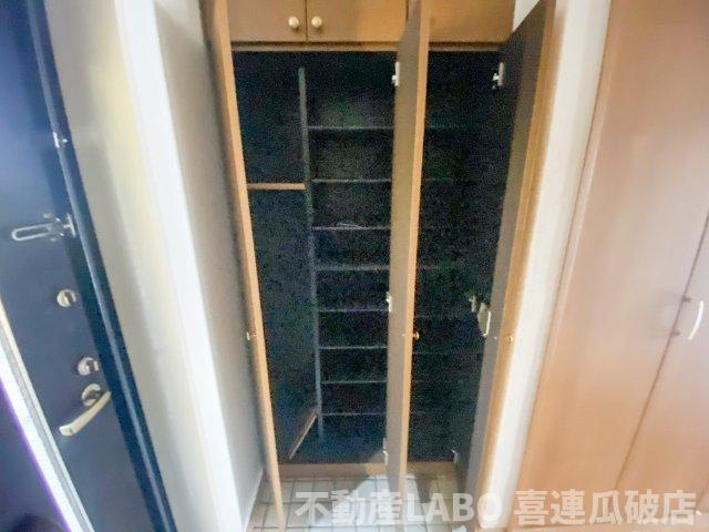 ガーデンハイツ加美 C棟の玄関