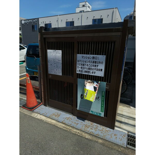 マンション野口1のエントランス