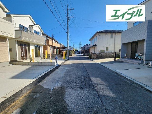 小牧市藤島２丁目　新築戸建　A号棟の前面道路含む現地写真