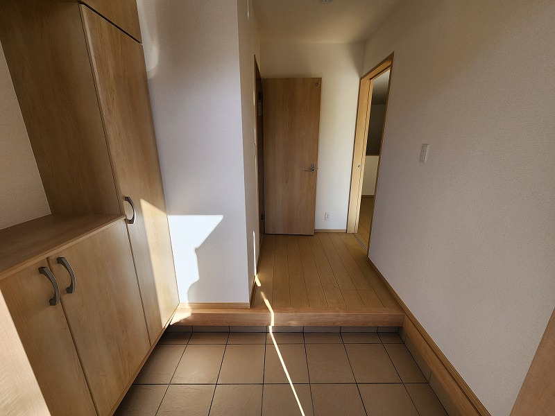 小牧市藤島２丁目　新築戸建　A号棟の玄関|ゆったりとした玄関です