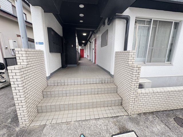 ルミエール市川のエントランス