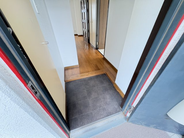 ルミエール市川の玄関