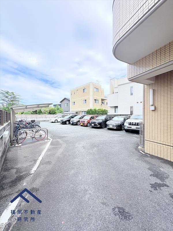 サンシャイン室見の駐車場