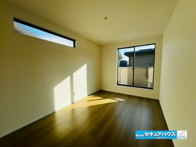 【今からご案内可能】東海市富木島町伏見４丁目　全１棟 の洋室|【洋室】
◆お子様のお部屋や主寝室、来客時の宿泊室、趣味のお部屋としてもご利用いただけます♪