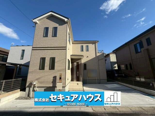 【今からご案内可能】東海市富木島町伏見４丁目　全１棟 の外観|■現地外観写真
敷地面積約34坪、建物面積約29坪。
駐車並列2台可能！オプション工事でカーポート設置などいかがでしょうか。その他にも、フェンスなどの「オプション工事」もご提案いたします♪