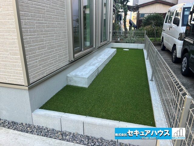 【今からご案内可能】東海市富木島町伏見４丁目　全１棟 の庭|【庭】
◆芝生が敷いてあるため雑草が生えずらくお手入れも楽々です♪