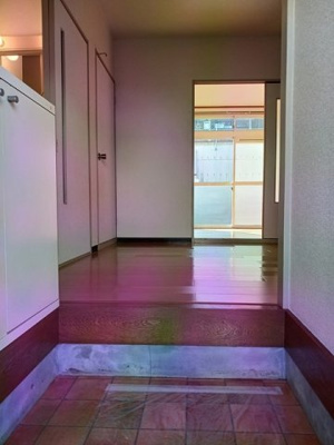 【玄関】 | サン住吉 | 収納もある玄関です