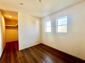 【洋室】 | 岸野町　新築一戸建 | 野村公園まで徒歩１１分！気軽な近さでお散歩コースやジョギングコースにもいいですね♪気分もリフレッシュされますよ♪