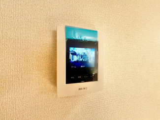 【防犯設備】 | 岸野町　新築一戸建 | ２４時間換気システム！窓を開けなくても外気の空気を室内に入れ、室内の空気を外に排出してくれるのでいつでも快適な室内です♪