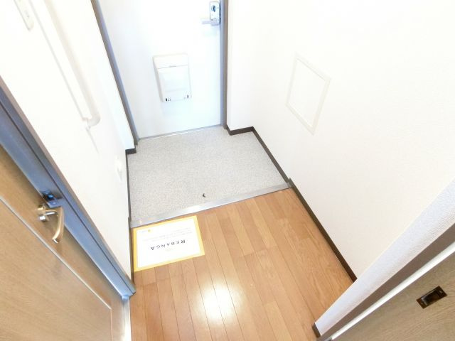 ウエストインヒルズの玄関