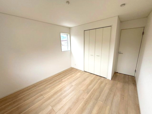 千年2丁目　新築戸建ての洋室