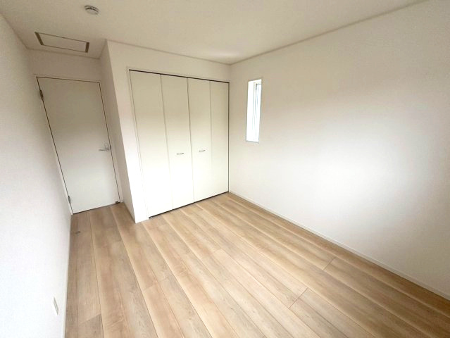 千年2丁目　新築戸建ての洋室