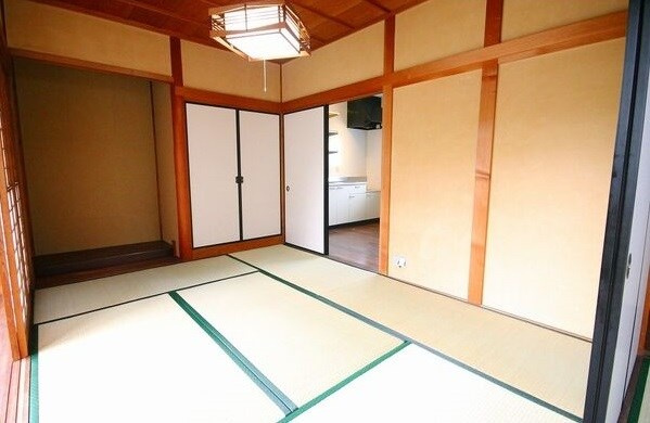 豊明市栄町貸家の寝室