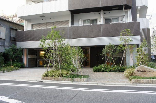 パークアクシス上野三丁目のエントランス