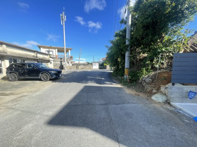 【前面道路含む現地写真】 | うるま市兼箇段Ⅱ（全3棟）2号棟 | ※北東側公道6m♪