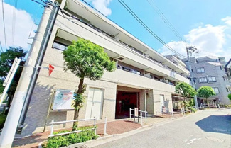 【外観】 | モダンでスタイリッシュな印象を与えるライトグレーを基調とした外観。