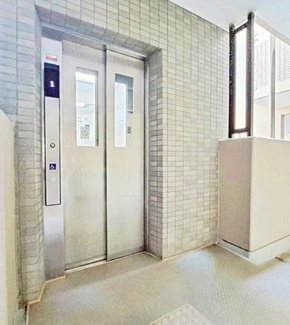 【その他共用部分】 | 勿論エレベーターが備え付けられています。